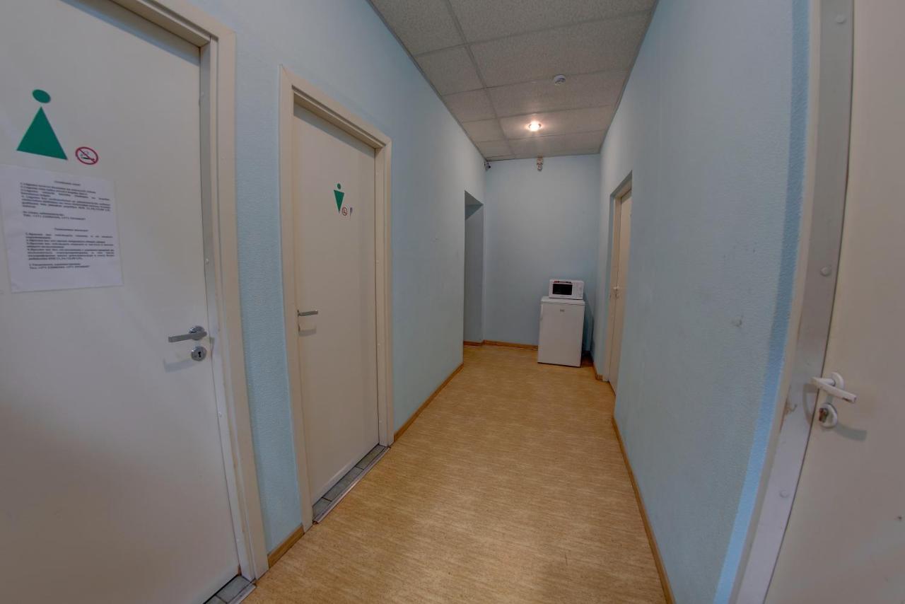 Hostel Viktorija With Private Rooms Riga Esterno foto