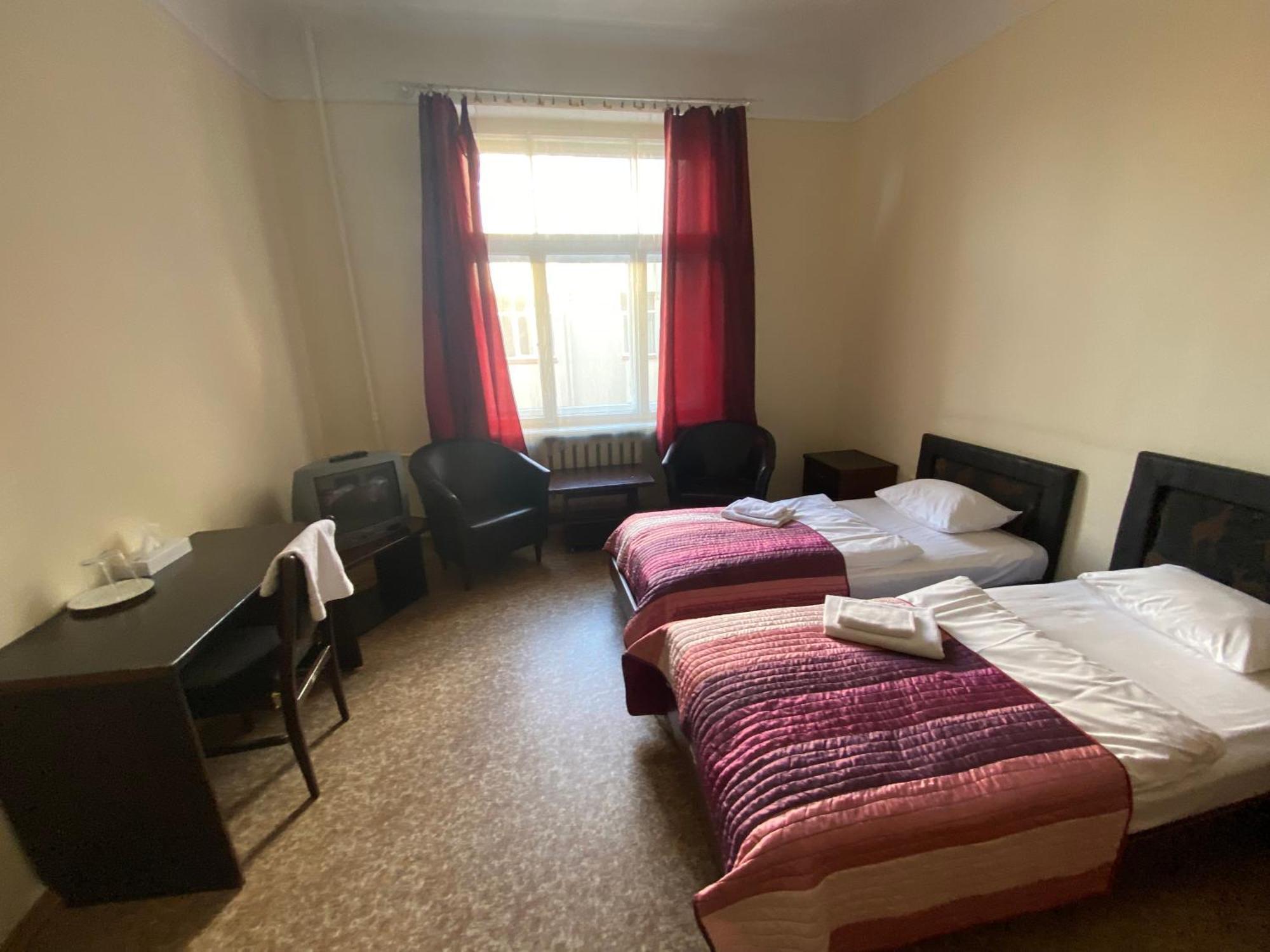 Hostel Viktorija With Private Rooms Riga Esterno foto